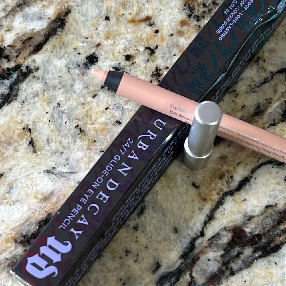 ⚡️💕Urban Decay Beige Flag Tightline Eye Pencil